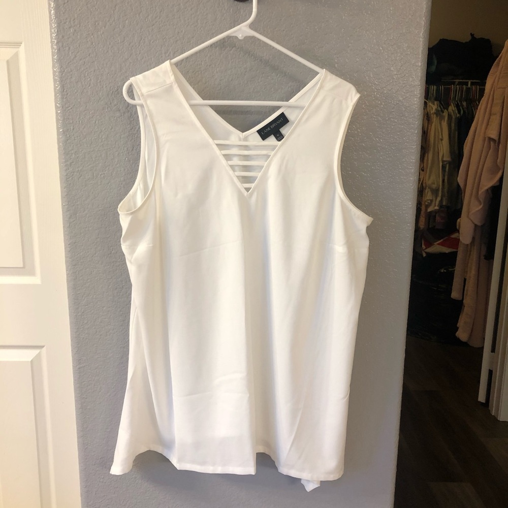 White Lane Bryant Size 16 Shell Top Sharkbite Hem